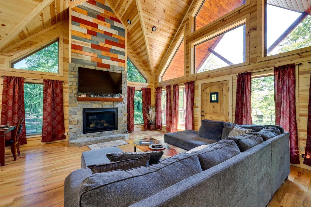 Broken Bow Cabin With Hot Tub And Outdoor Fireplace! Zewnętrze zdjęcie