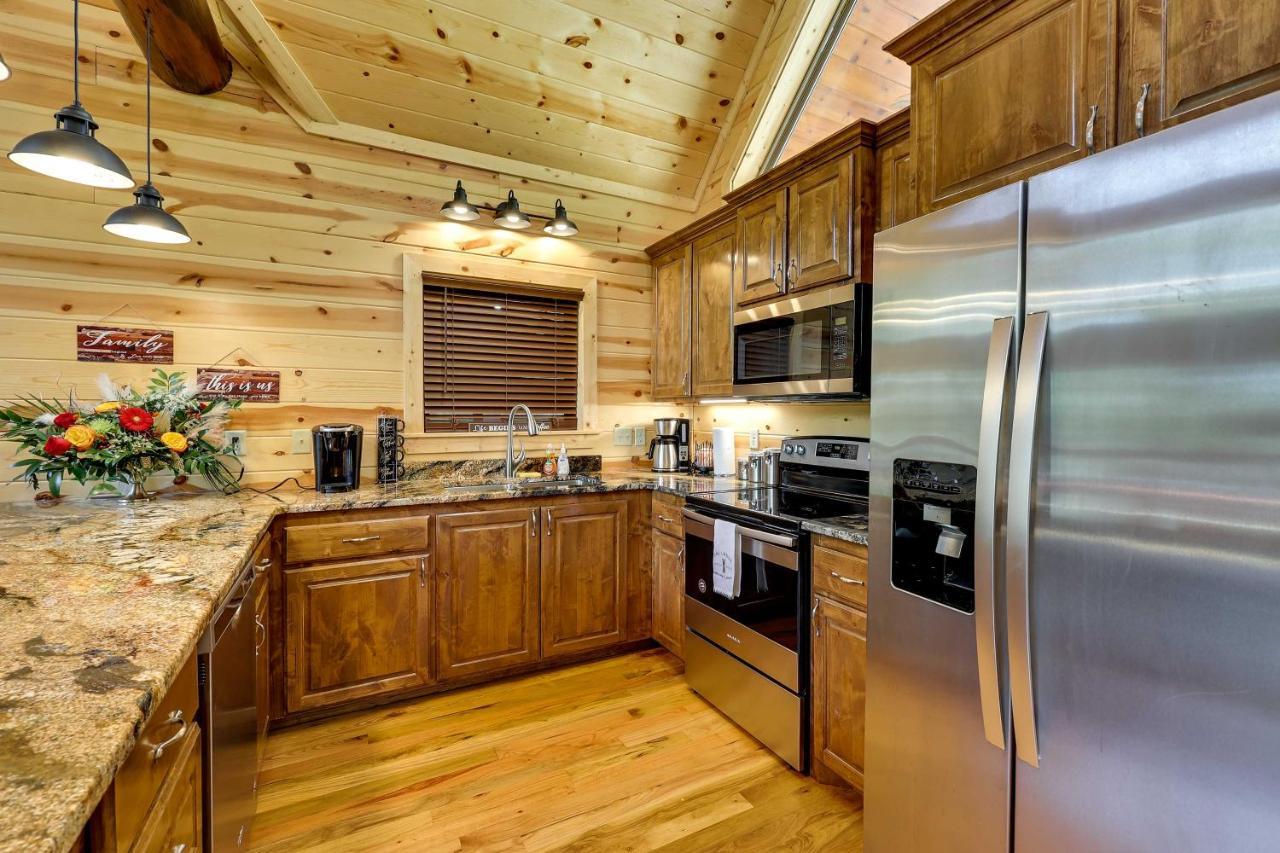 Broken Bow Cabin With Hot Tub And Outdoor Fireplace! Zewnętrze zdjęcie