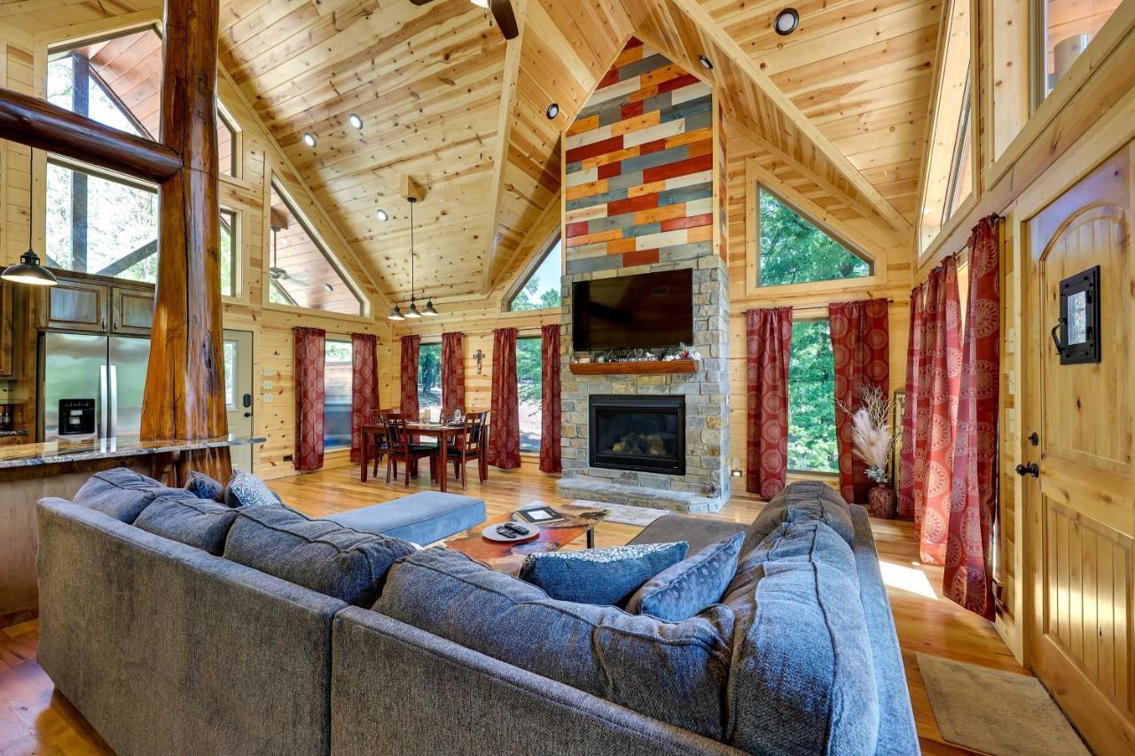 Broken Bow Cabin With Hot Tub And Outdoor Fireplace! Zewnętrze zdjęcie