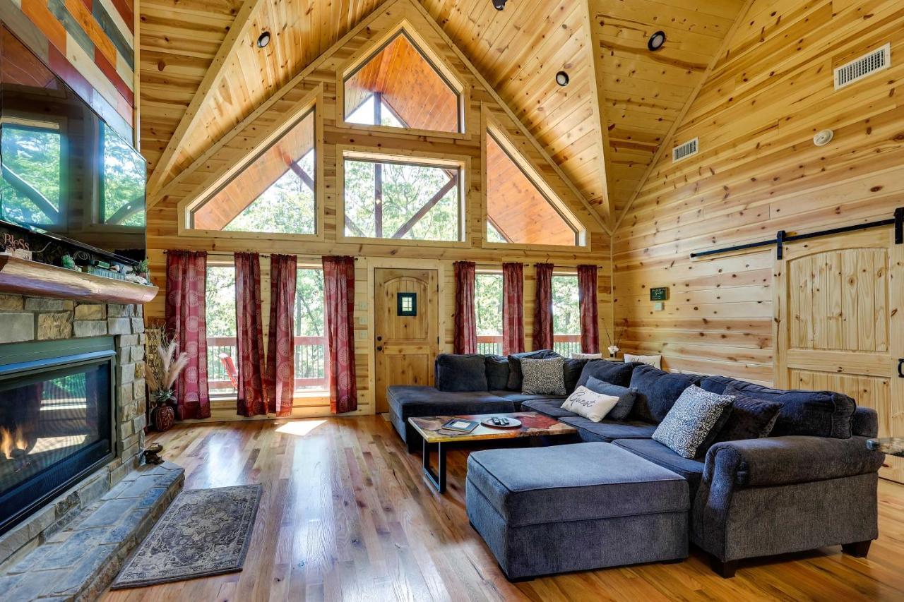 Broken Bow Cabin With Hot Tub And Outdoor Fireplace! Zewnętrze zdjęcie