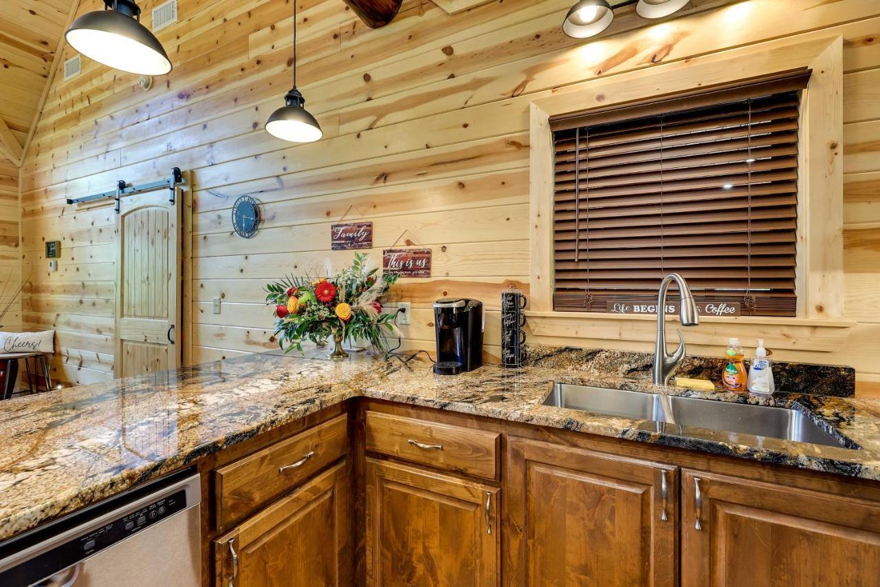 Broken Bow Cabin With Hot Tub And Outdoor Fireplace! Zewnętrze zdjęcie