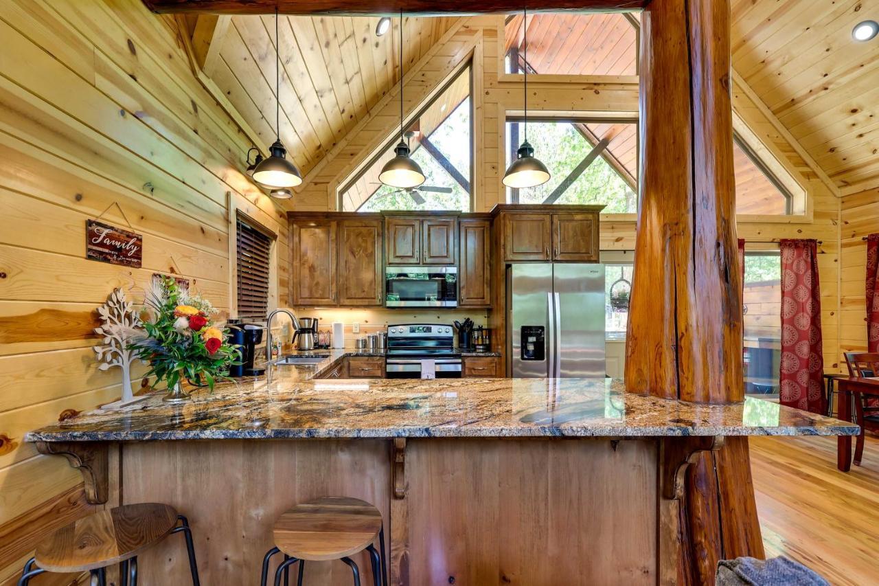 Broken Bow Cabin With Hot Tub And Outdoor Fireplace! Zewnętrze zdjęcie