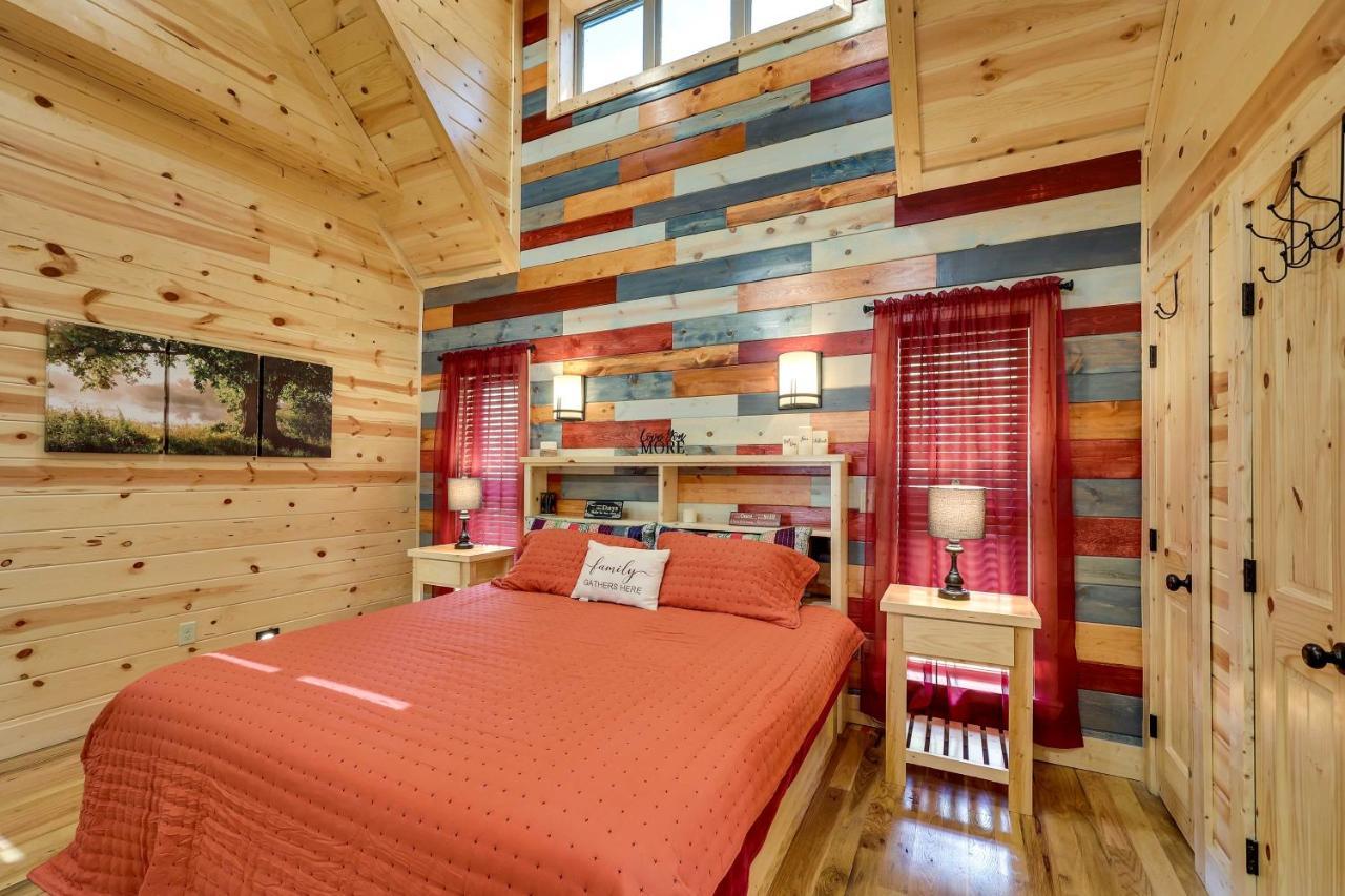Broken Bow Cabin With Hot Tub And Outdoor Fireplace! Zewnętrze zdjęcie