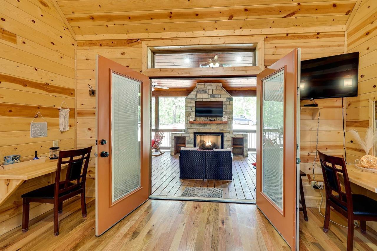 Broken Bow Cabin With Hot Tub And Outdoor Fireplace! Zewnętrze zdjęcie