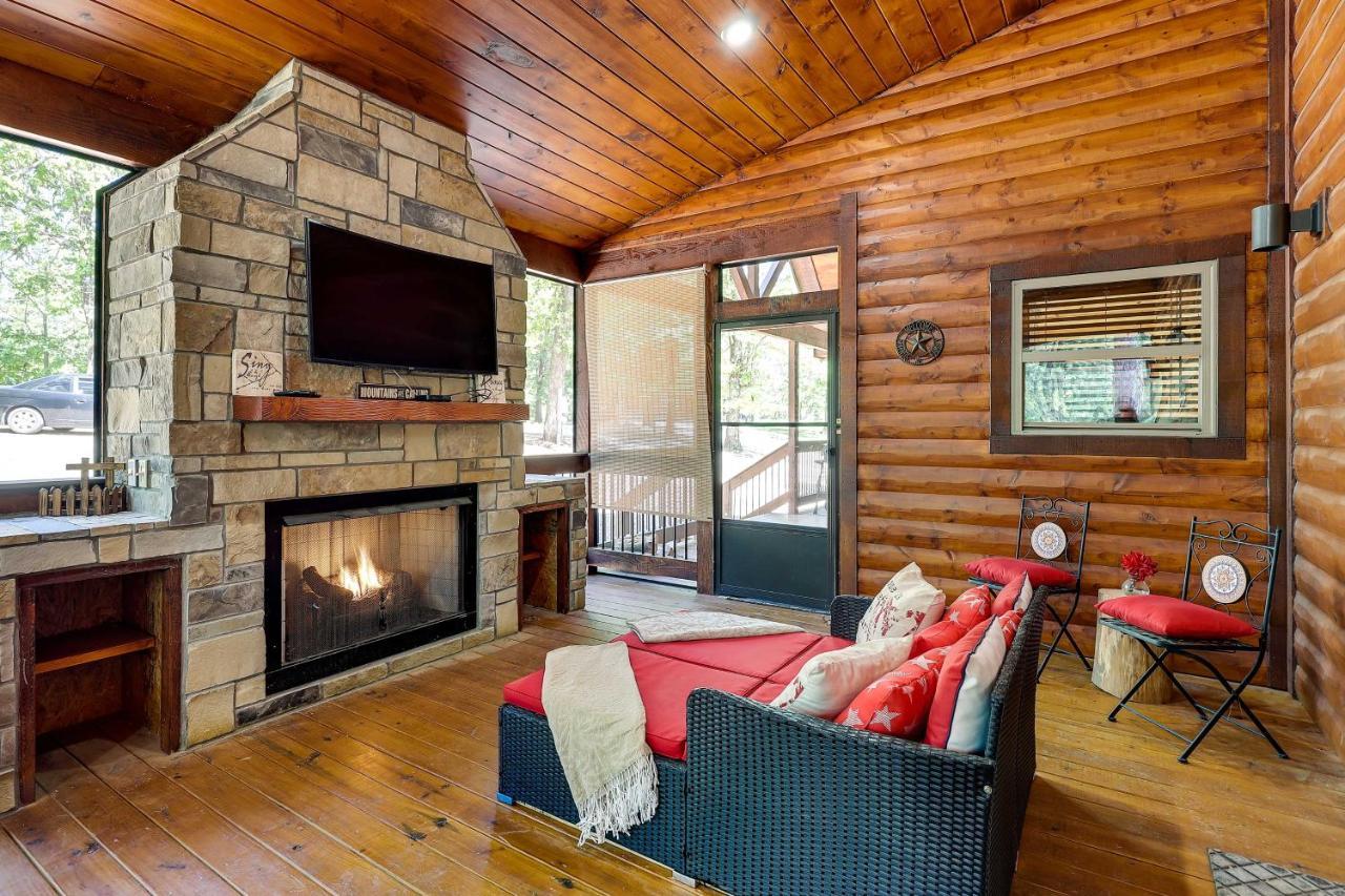 Broken Bow Cabin With Hot Tub And Outdoor Fireplace! Zewnętrze zdjęcie
