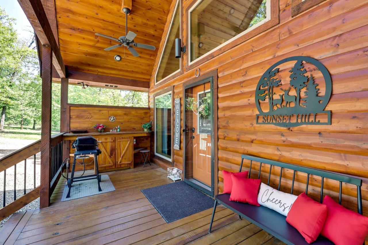 Broken Bow Cabin With Hot Tub And Outdoor Fireplace! Zewnętrze zdjęcie